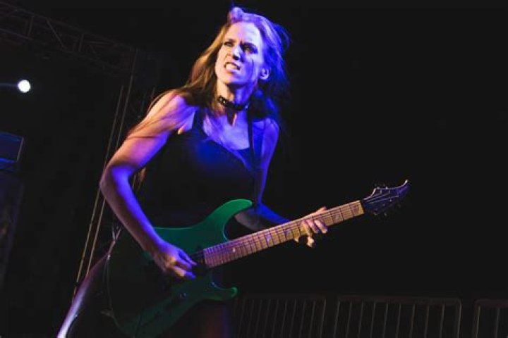 Courtney Cox (musician)s biography, net worth, fact, career, awards and life story