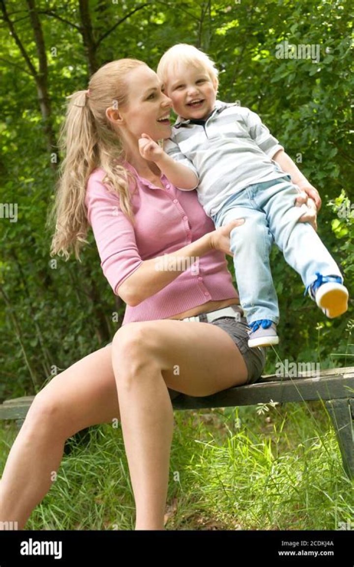 Fascinating Video Surveillance Footage Captures Interaction Between Young Child And Mother