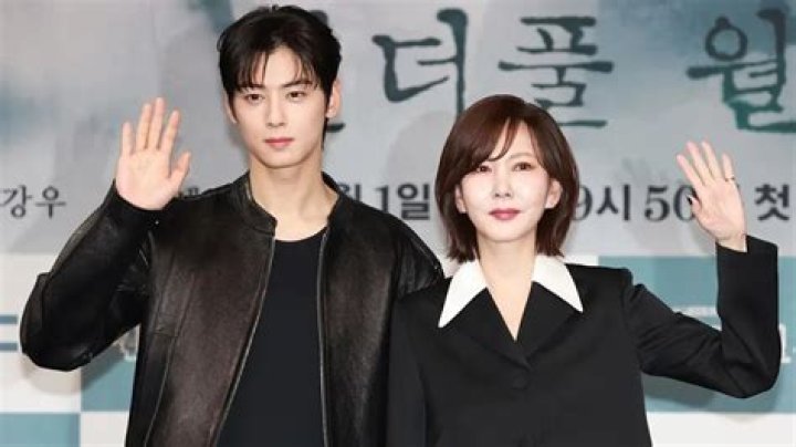 Find Out The Truth: Who Is Cha Eun Woo's Girlfriend?