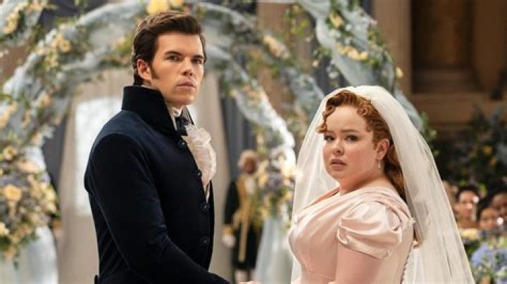 Intimate Penelope And Collin Mirror Moment: A Must-See