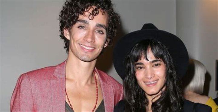 Is Robert Sheehan Married? Uncovering The Truth