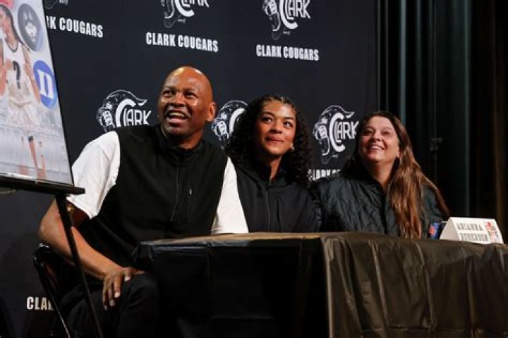 Meet Aubrey And Arianna Clark, Alex Clark Sister: Family Ethnicity And Parents