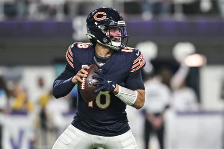 No, Justin Fields Is Not Gay, Meet Chicago Bears QB Father Ivant Fields And Mother Gina Tobey ·