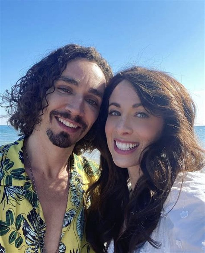 Robert Sheehan's Wife's Age: Uncovering The Truth