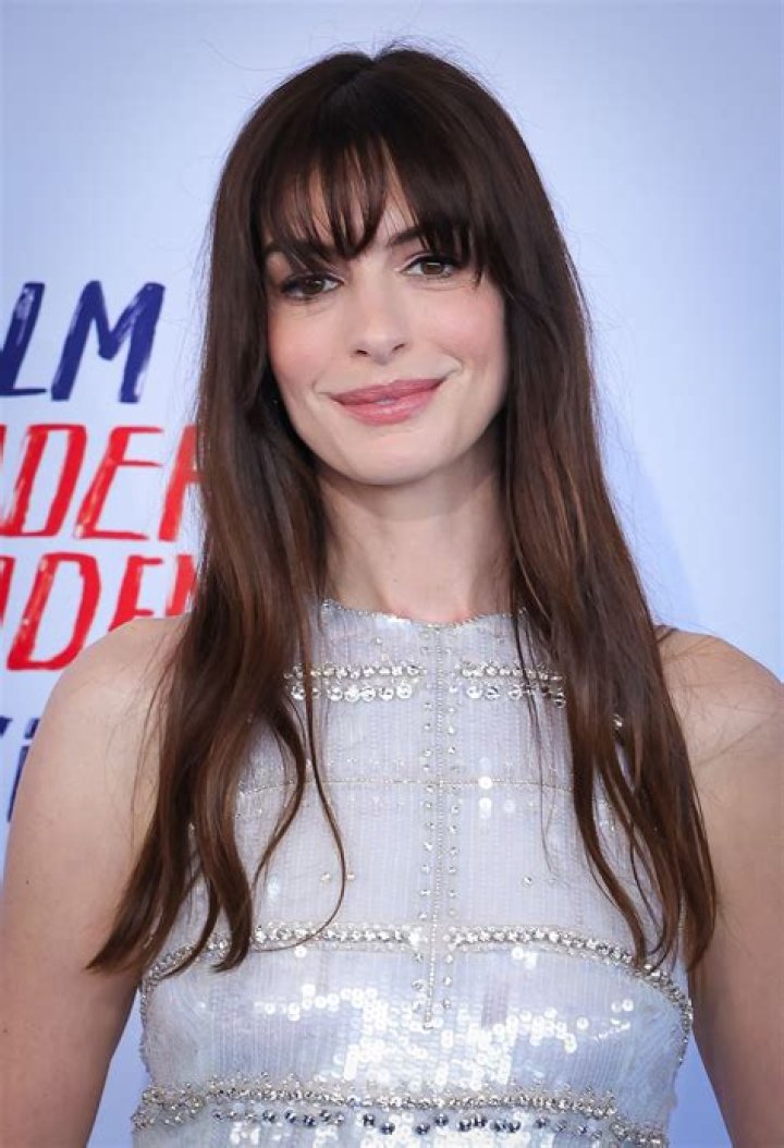 The Exact Height Of Anne Hathaway: Uncovering The Truth
