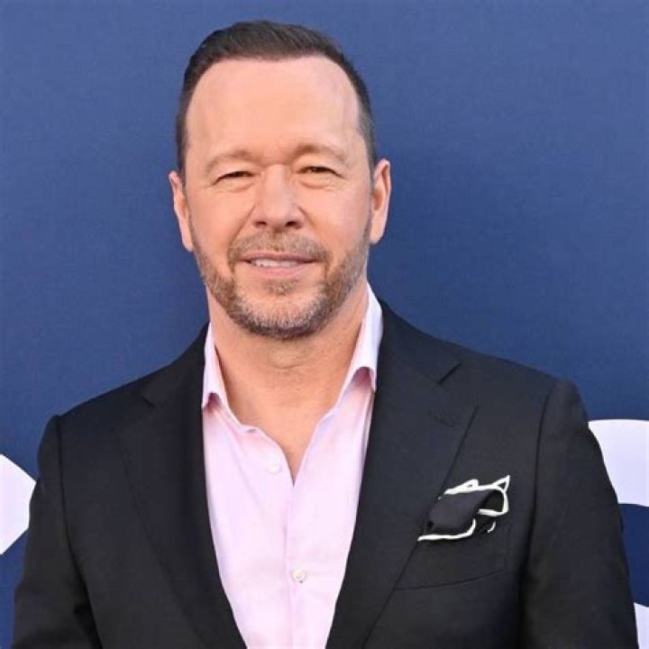Which Band Is Donnie Wahlberg A Member Of?